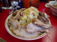 「ラーメン〈大）+豚W+特製ラー油（ヤサイ・カラメ）」@モッコリ豚の写真