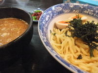 「半熟味玉つけ麺790円+辛味100円」@明山の写真