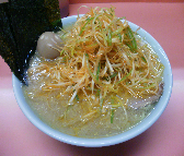 「ねぎラーメン中&味玉」@千家 根岸店の写真