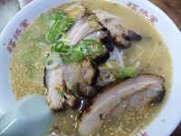 「チャーシューメン(900円)+大盛り(100円?)」@九州ラーメン 福将軍の写真