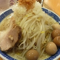 「塩ラーメン （野菜+にんにく+黒玉トッピング）」@山勝角ふじ 新松戸店の写真