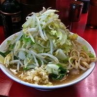 「ラーメン（野菜・ニンニク少し￥650）味付ウズラ（￥100）」@ラーメン二郎 大宮店の写真