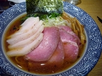 「芳醇香味そば・醤油（750円）+ミックスチャーシュー（240円）」@麺屋 一燈の写真