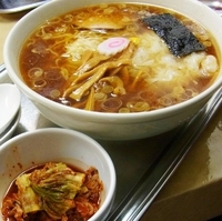 「ワンタン麺 + 特製キムチ」@大宮大勝軒の写真