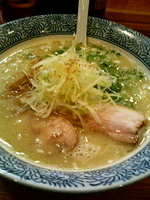 「地鶏鶏白湯 塩 700円 （現 裏地鳥鶏白湯）」@麺処 瓢たん。の写真