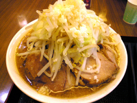 「ラーメン中+豚増し（720+200円）」@ジャンクガレッジ イオンレイクタウンmori店の写真