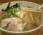 「塩ワンタン麺950円」@支那そばや イオンレイクタウン店の写真