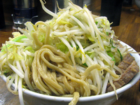 「小豚入りラーメン（ニンニク）@850」@ラーメン二郎 新小金井街道店の写真