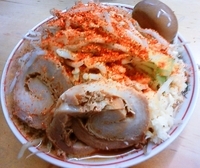 「ラーメン（ヤサイマシニンニクマシカラメ）+味玉」@だいこく製麺の写真