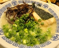 「らーめん+きくらげ」@博多まるきんラーメン 横浜港北店の写真