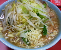 「ラーメン小（ニンニク）」@ラーメン二郎 中山駅前店の写真