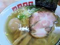 「塩ラーメン(麺硬め)+地鶏の煮玉子」@土佐ジローラーメン はりまやの写真