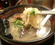 「らーめん600円+替え玉100円+キリン中瓶×2」@らーめん 博多中の字の写真