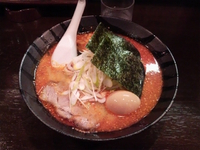 「ニンニク胡麻辛2倍」@悠河らーめんの写真