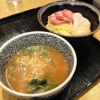 「濃厚魚介つけめん（麺半分）+ミックスチャーシュー+麺少なめサービ」@麺屋 一燈の写真