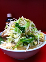 「小豚ニンニク、ヤサイ、カラメ」@ラーメン二郎 中山駅前店の写真