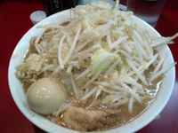 「ラーメン680円味玉100円ニンニク、アブラ、カラメ」@千里眼の写真