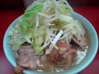「小豚ラーメン ニンニク少し」@ラーメン二郎 中山駅前店の写真