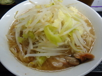 「小らーめん（麺少なめ・ニンニク少なめ） 680円」@らーめん豚喜の写真