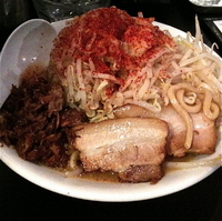 「ラブメン（麺少なめ・唐辛子・ニンニク少し￥700）」@音麺酒家 楽々の写真