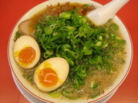 「特製醤油ラーメン[+味玉・ネギ多め]（+餃子定食）」@ラーメン魁力屋 都筑中原街道店の写真