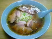 「チャーシューメン750円+大盛」@八番館 信大前店の写真