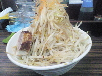 「男山ラーメン（大盛り）+野菜」@縄麺 男山の写真