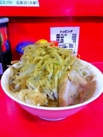 「・ラーメン小（麺少なめ） + 魚粉 + ヤサイ・ニンニク・カラメ」@ドン-キタモトの写真