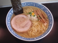 「塩ラーメン（700円）+大盛（100円）」@ラーメン専門 くぼ田の写真