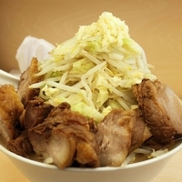 「ラーメン（ヤサイマシマシニンニク）￥700+豚￥150+大盛￥1」@自家製ラーメン 大者の写真