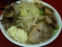 「ラーメン[中 300g]（700円）+豚（250円）+野菜増し+」@モッコリ豚の写真