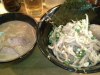 「鶏皮煮込みつけそば、ニンニク」@鶏皮煮込みつけそば専門店 常吉の写真