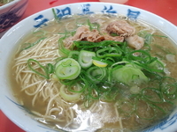 「ラーメン（400円）/ベタ・ナマ」@元祖 長浜屋の写真
