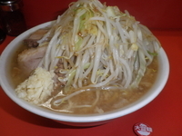 「小ラーメン（650円）野菜・ニンニク・カラメ」@ラーメン二郎 神田神保町店の写真