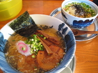 「塩らーめん650円+温泉玉丼280円 [ランチ:杏仁豆腐付で90」@麺屋 湯や軒の写真