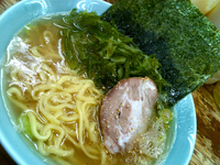 「ラーメン麺固め（600円）+くきわかめ（100円）」@まこと家の写真