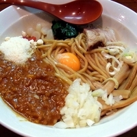 「カレーチーズまぜそば」@つけめん 蕾の写真