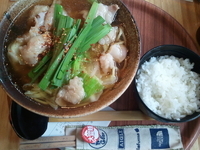 「ホルモンラーメン（正油）+小ライス」@串焼き BAR 豚兵衛の写真
