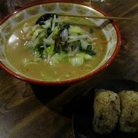 「完熟味噌ラーメン785円+右京むすび210円」@らーめん右京の写真