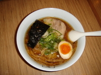 「醤油ラーメン」@支那そばや イオンレイクタウン店の写真