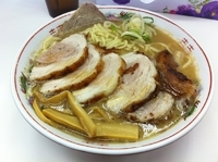 「ラーメン大盛り肉増しダブル」@肉屋の写真