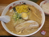 「味噌ラーメン（750円）大盛（100円）半ご飯（0円）」@焼き豚ラーメン 東煌の写真