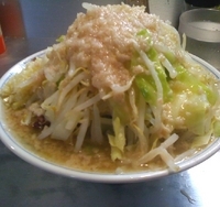 「ラーメン+チャーシュー（ヤサイ少し増し+ニンニク+アブラ）」@らーめん大 練馬店の写真