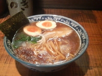 「醤油ラーメン+味玉」@めん処 樹の写真
