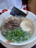 「博多長浜ラーメン（バリかた）+替え玉（ハリガネ）」@らーめん 由宇松本の写真