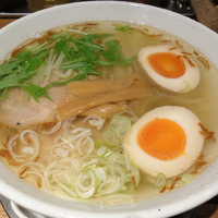 「塩ラーメン（麺硬め） 650円 + 味付玉子 100円」@麺家 ゐをりの写真