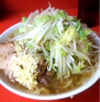 「小豚+野菜+ニンニク」@ラーメン二郎 千住大橋駅前店の写真