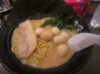 「ラーメン（3点トッピング）」@横浜ラーメン 壱六家 相模大野モアーズ店の写真