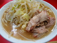 「ラーメン（麺硬め・ニンニク少なめ） 650円」@ラーメン二郎 松戸駅前店の写真