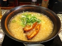 「ラーメン（麺固め、脂普通、極細麺）」@老舗らーめん 神虎 北新地本店の写真